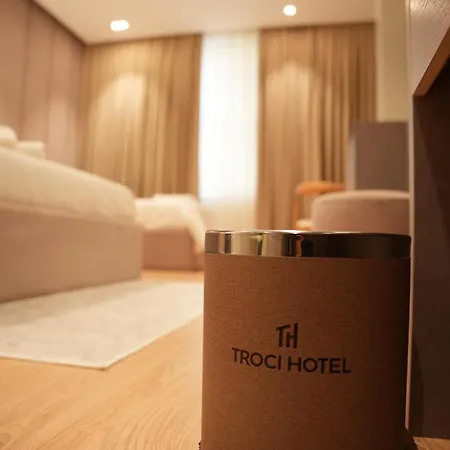 Hotel Troci