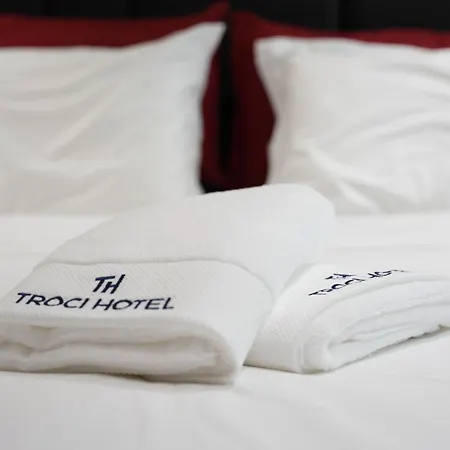 Troci Hotel Kamez